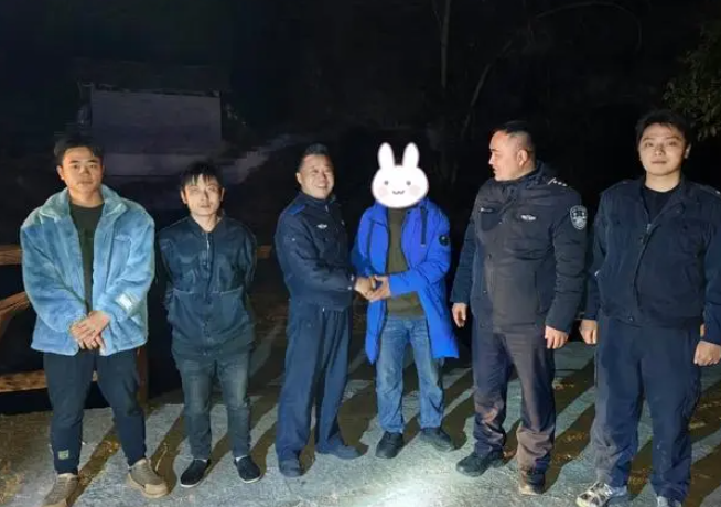 无人机＋警犬联合行动，找回两名走失老人