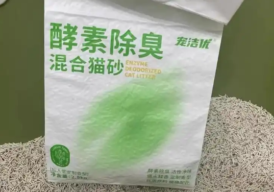 宠洁优猫砂具有低粉尘、粉尘<strong></strong>强除臭等优点