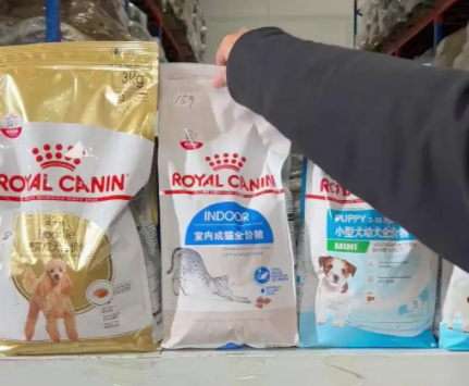 皇家宠用小型犬全价粮，守护狗狗健康成长