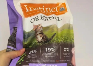 猫粮大比拼：诚实一口是否更胜一筹？
