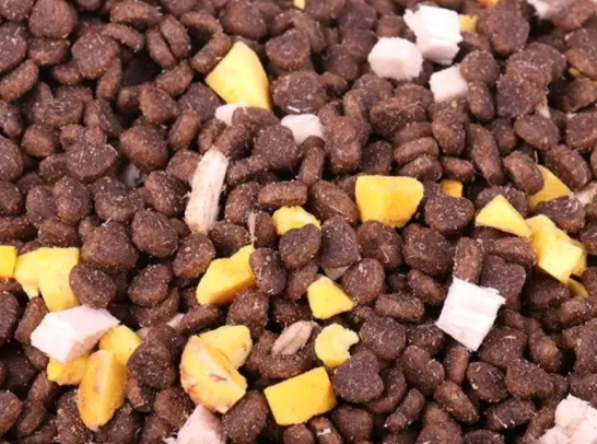 卫仕狗粮：食荟冻干犬粮——全犬种的美味营养盛宴
