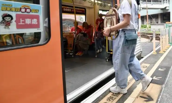 多家航空公司推出宠物进客舱服务,铲屎官有福了 多家航空公司推出宠物进客舱服务,铲屎官有福了