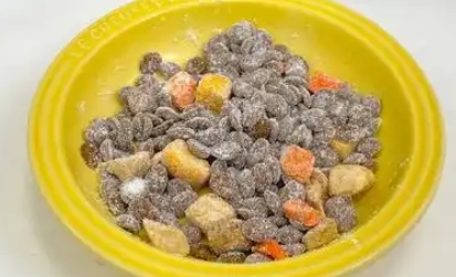 两个月的幼犬一天吃多少狗粮啊