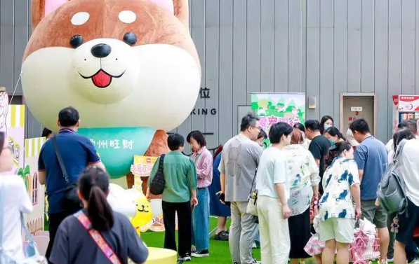 常州宠物嘉年华开幕，吸引众多铲屎官前往体验