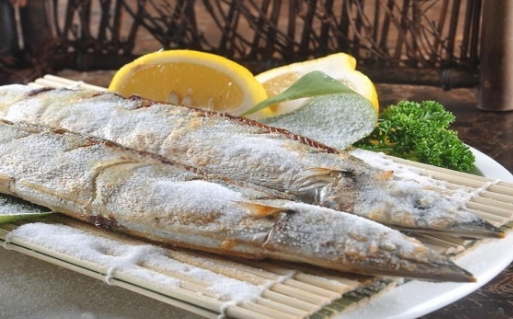 秋刀鱼是不是青占鱼