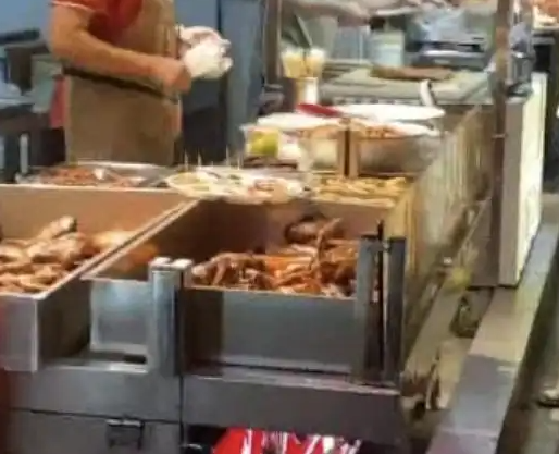 外带卤菜发现蜈蚣,整个人都不好了…… 外带卤菜发现蜈蚣,整个人都不好了……