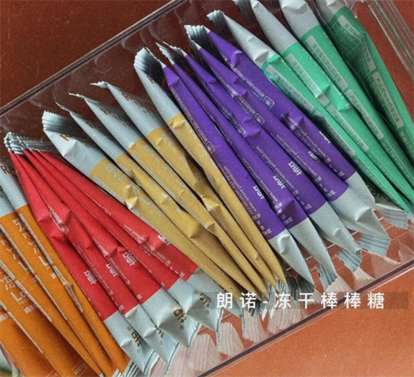 朗诺冻干棒棒糖猫零食使用体验分享：让猫咪爱不释口的美味