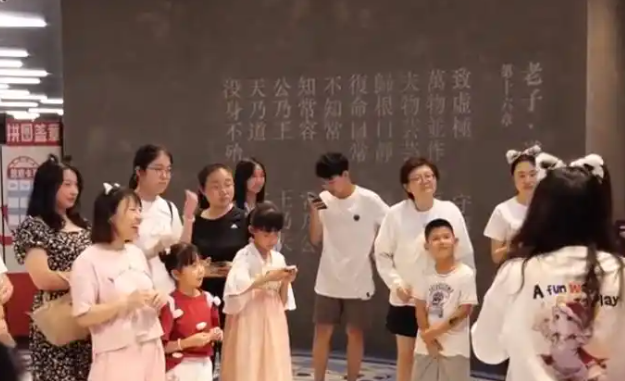 “喵星人”聚集!马未都上海观复推出“猫里猫气来白相”夜游活动 “喵星人”聚集!马未都上海观复推出“猫里猫气来白相”夜游活动