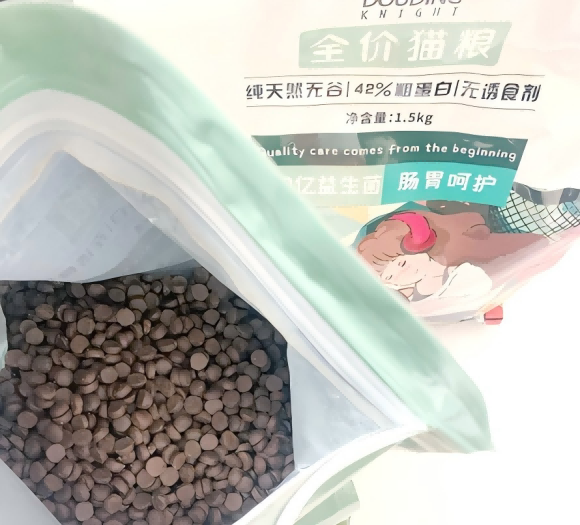 一斤猫粮幼猫能吃多久?许愿仔全价幼猫粮专为小毛球服务 一斤猫粮幼猫能吃多久?许愿仔全价幼猫粮专为小毛球服务