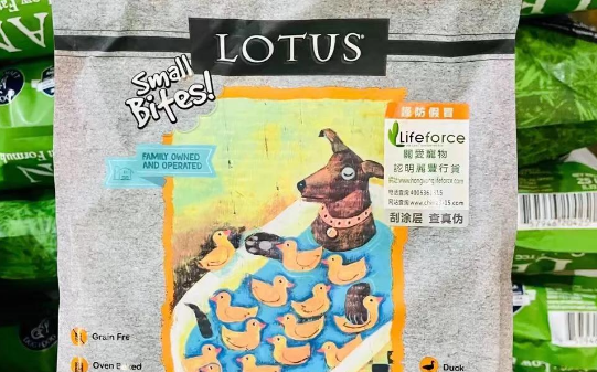 雪纳瑞吃什么狗粮比较好？莲花狗粮或为理想之选
