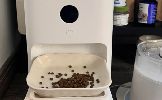 小米喂食器没有网还能自动出粮吗