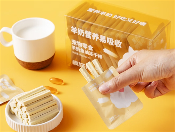 宠物钙奶饼干狗零食推荐——疯狂小狗羊奶鱼油冻干棒