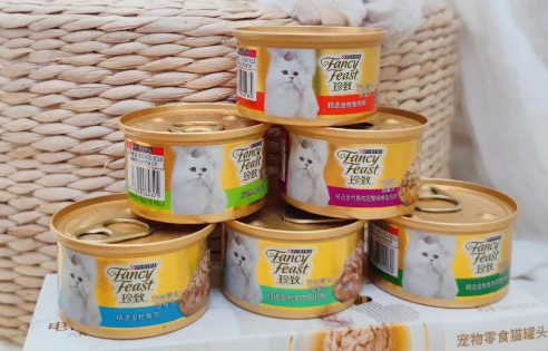 珍致金罐猫罐头：猫咪的鱼肉鸡肉美味体验
