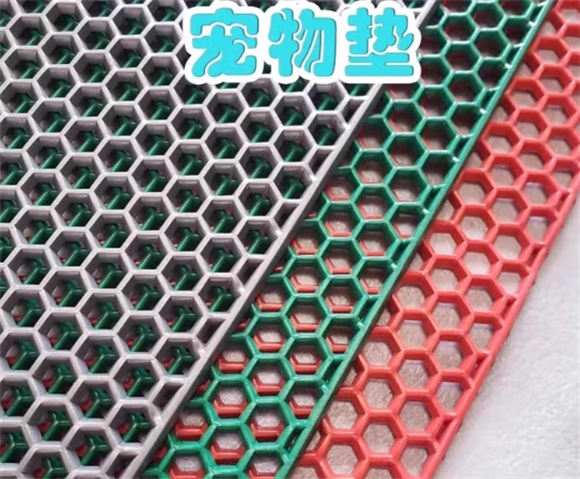 瞬子狗笼垫脚板：给宠物笼内生活添份舒适与安心