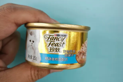 珍致金罐猫罐头：猫咪的鱼肉鸡肉美味体验