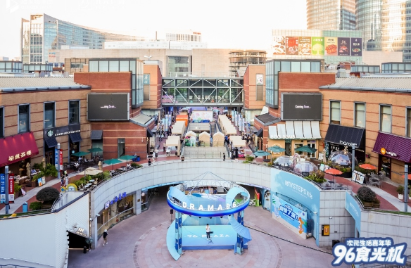 带上毛孩子一起逛街，九六广场“宠物友好”模式撬动养宠新客群