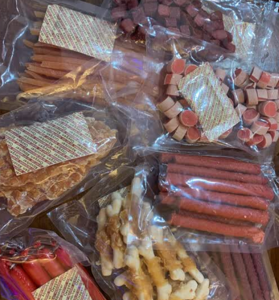 训练比熊幼犬用什么零食?HELLOJOY肉食大礼盒是不二之选! 训练比熊幼犬用什么零食?HELLOJOY肉食大礼盒是不二之选!