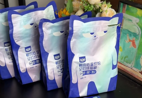 几个月的猫可以吃成猫粮?WoWo鲜肉低温烘焙粮让猫主子爱不释口 几个月的猫可以吃成猫粮?WoWo鲜肉低温烘焙粮让猫主子爱不释口