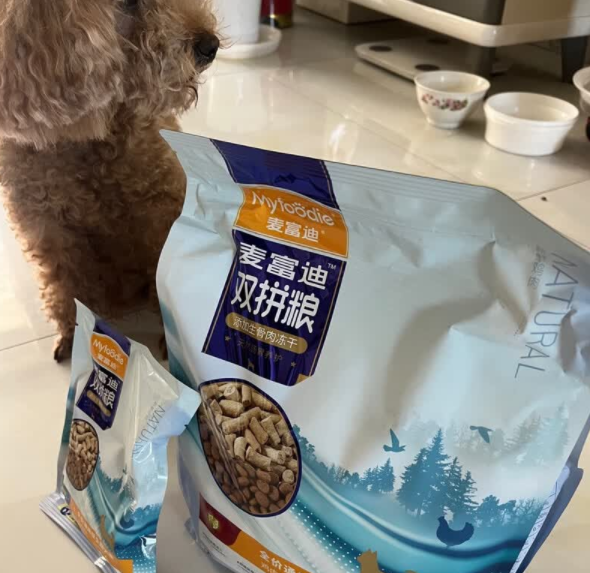 小型犬狗粮推荐平价款的麦富迪双拼粮，好吃不贵！