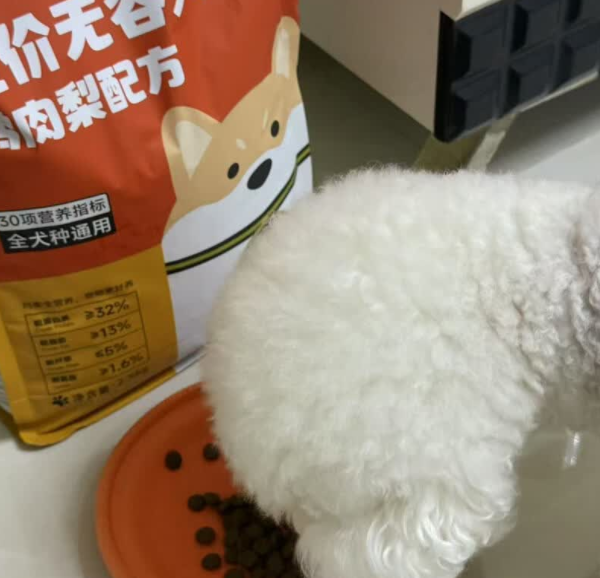 马尔济斯狗粮推荐去泪痕的馋不腻鸭肉梨狗粮，所以食材可溯源！