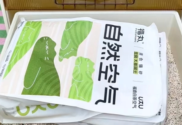 福丸绿茶膨润土混合猫砂：茶香净味，紧实结团新体验！