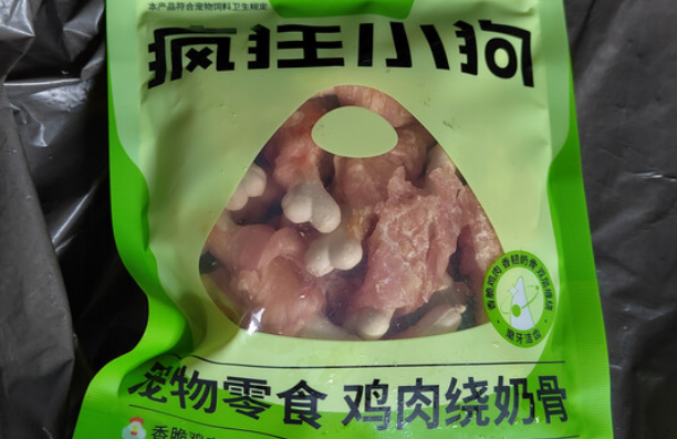 泰迪狗狗吃什么零食好？疯狂小狗鸡肉绕奶骨，啃咬解馋双倍快乐！