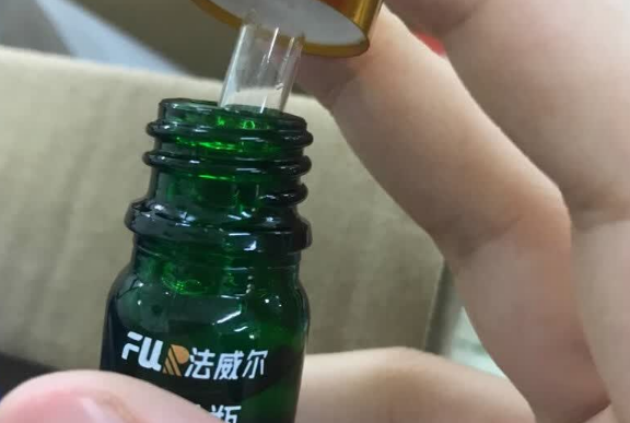 鹦鹉眼睛流泪红肿怎么办？法威尔一滴灵来帮你！