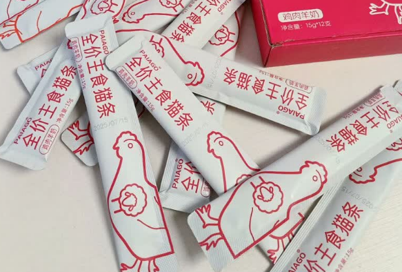 派阿哥鸡肉羊奶主食猫条:猫咪到家第一口,温和滋养更安心 派阿哥鸡肉羊奶主食猫条:猫咪到家第一口,温和滋养更安心