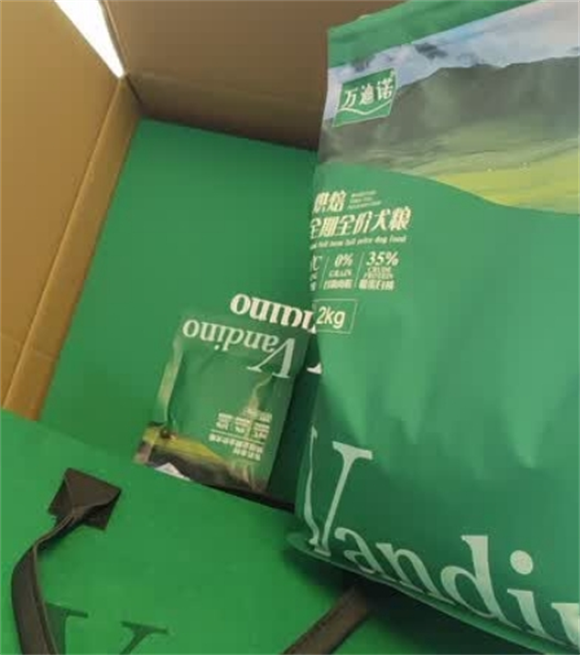 约克夏吃什么狗粮好？想要美毛亮肤就选万迪诺有机狗粮！