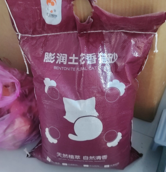猫砂哪一种比较好？实测击爪膨润土猫砂后我想说……