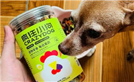 狗狗爱吃的零食品牌推荐疯狂小狗，七种口味混合果蔬干，美味！