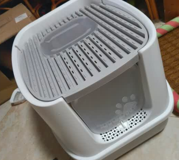 半自动的猫砂盆推荐乐优派，掀盖式设计铲屎清洁更方便