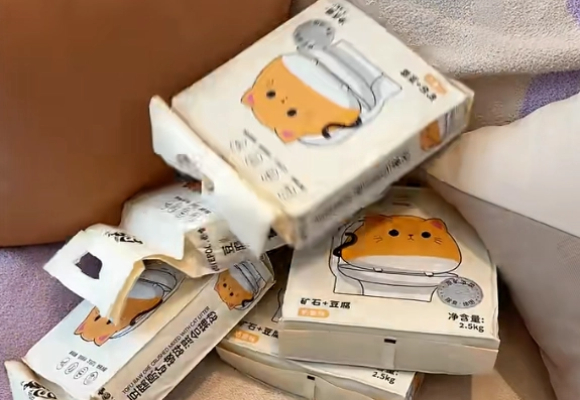 矿石猫砂推荐：为什么我家猫主子只认囧宝矿石豆腐混合砂？