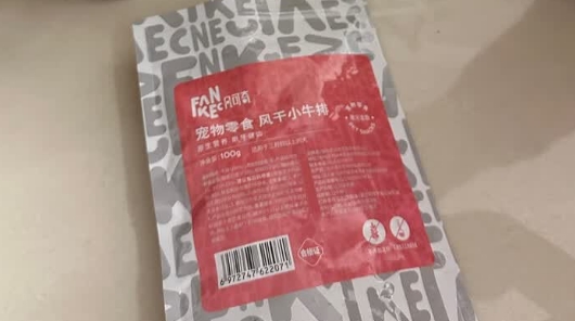 金毛吃什么零食性价比高？凡可奇风干小牛排既耐啃又护胃！