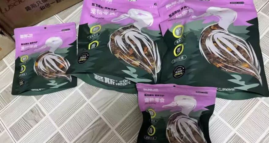 金毛吃什么品牌零食好?推荐路斯鸭肉卷南瓜,营养又美味! 金毛吃什么品牌零食好?推荐路斯鸭肉卷南瓜,营养又美味!