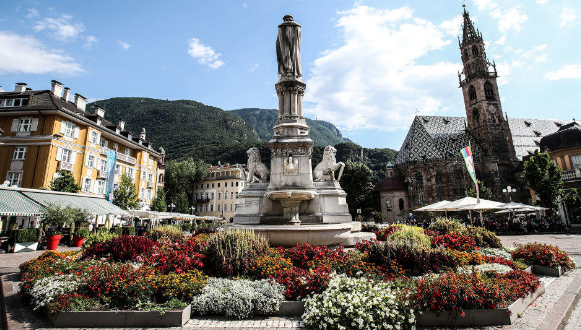 不堪过度旅游 意大利小镇对到访狗征税 不堪过度旅游 意大利小镇对到访狗征税