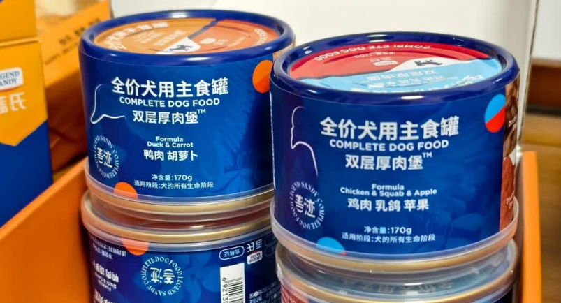 狗罐头都有什么品牌？蓝氏狗罐头，鸭肉加胡萝卜，眼睛干净又明亮！