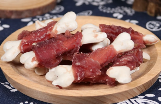 宠物磨牙零食哪个好？巡山令鸭肉缠钙骨值得一试