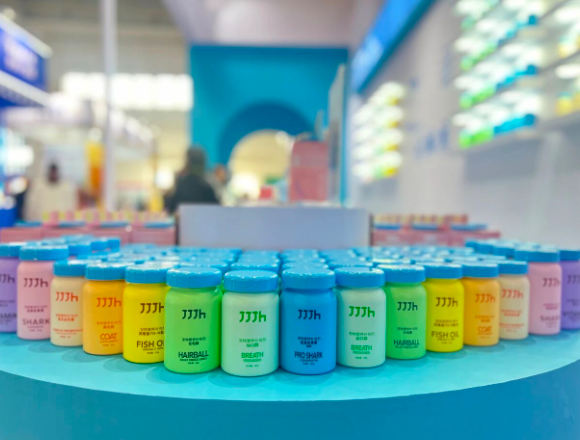 宠物保健品包装设计新趋势——解析紧急集合JJJH的多巴胺配色 宠物保健品包装设计新趋势——解析紧急集合JJJH的多巴胺配色