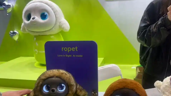 AI虚拟宠物狂飙500亿市场!日本Lovot、字节“显眼包”引爆全球,你的机会在哪? AI虚拟宠物狂飙500亿市场!日本Lovot、字节“显眼包”引爆全球,你的机会在哪?