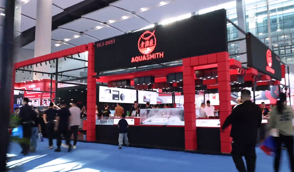 展会第二天,热度不降反升|老渔匠展位被“挤爆”啦! 展会第二天,热度不降反升|老渔匠展位被“挤爆”啦!