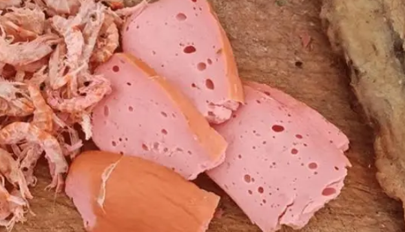 男子分享23岁老猫的生活日常,能吃能睡非常乖巧 男子分享23岁老猫的生活日常,能吃能睡非常乖巧