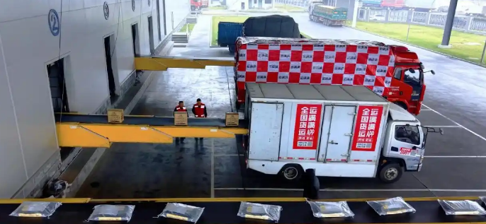 运满满发布《2025宠物“干饭”物流图鉴》