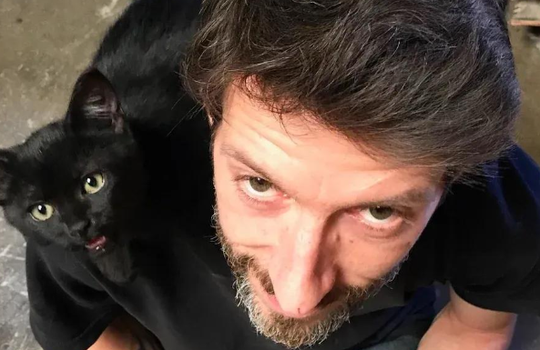 午休捡到小猫，他的人生被萌化，从此开启一人一猫的搭子生活