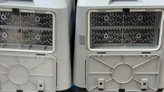 女子爱犬随高铁托运时一路吠叫引人担忧，盼设同行车厢