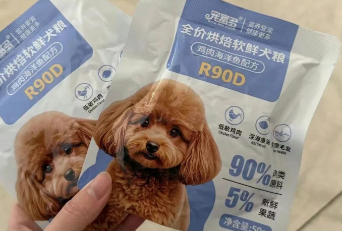 狗粮什么牌子的好？宠富多鲜肉配方，护肠美毛易消化