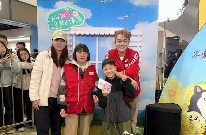 美的携手吴克群奔赴一场生命之约:让守护流浪动物的“英雄”不再孤单 美的携手吴克群奔赴一场生命之约:让守护流浪动物的“英雄”不再孤单
