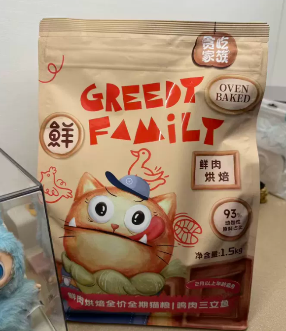 低温烘焙猫粮和膨化粮区别对比，贪吃家族鲜肉烘焙猫粮更胜一筹