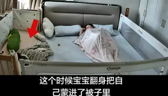 报恩小猫！婴儿被子蒙头差点窒息，小猫扒醒宝妈立大功！