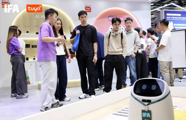 杭州来的“AI萌宠”在柏林炸了场